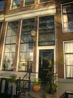 Гостиница Kalkmarkt Suites  Амстердам